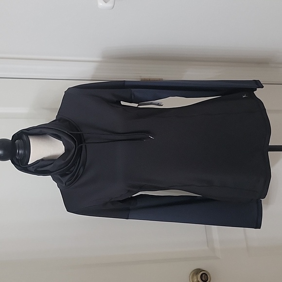 Danskin Size M Black Funnel Neck Pullover Athletic Top, Long Sleeve NEW with Tag - Picture 1 of 15
